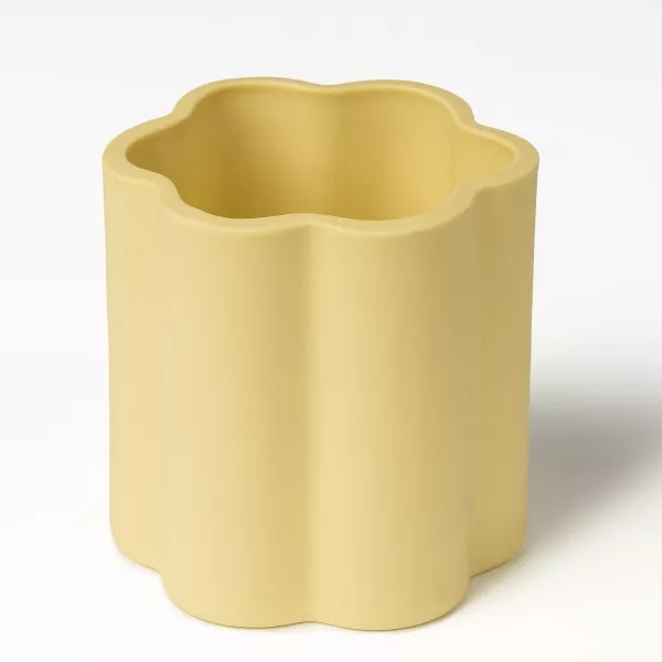 Artistic Floral Edge Ceramic Candle Holder