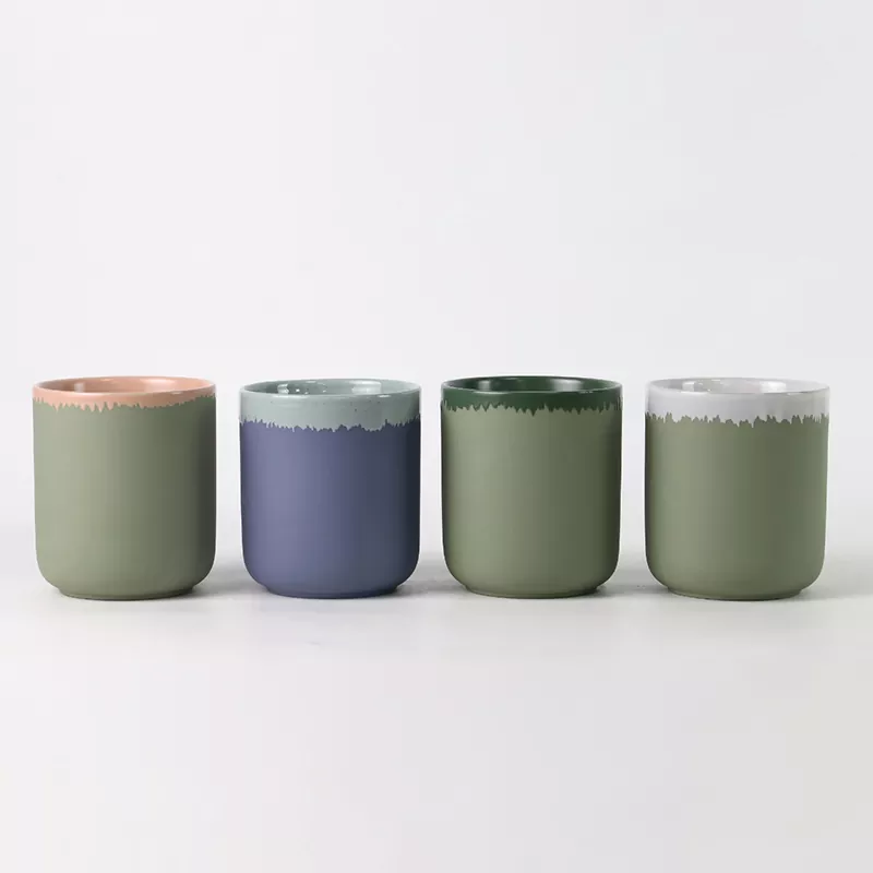 Ang may hawak ng ceramic candle na may natural na pagtatapos ng kulay